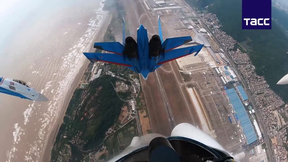     " "    -35  -30          Airshow China 2024