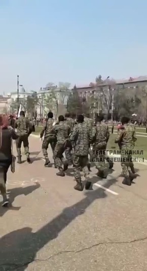 Курсанты общевойскового командного училища имени Рокоссовского после Парада Победы в Благовещенске