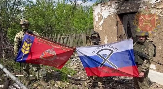 Юрий Котенок: Русский флаг над Котляровкой, поднятый бойцами группировки &quot;Центр&quot;