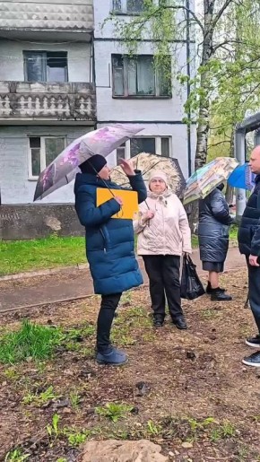 Жители Любятово просят демонтировать стену рядом с домом №71Б по ул. Николая Васильева в Пскове