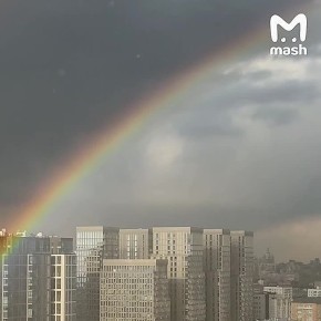 Двойная радуга появилась в Москве после дождя