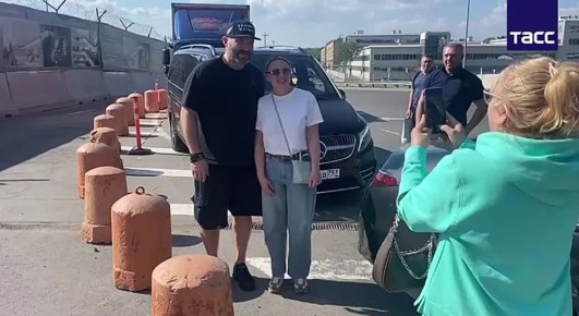 Кадры прибытия Александра Овечкина в Москву