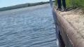 Ребенок вместе с коляской упал в реку в Свияжске