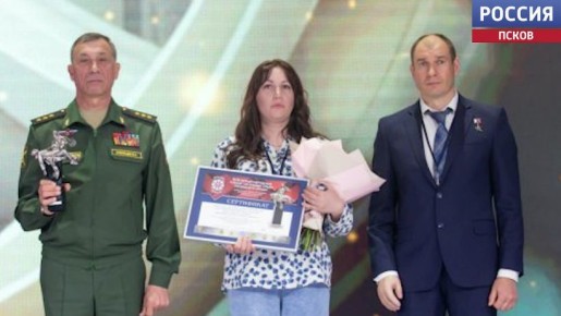 Двум псковским семьям погибших участников СВО вручили новые автомобили