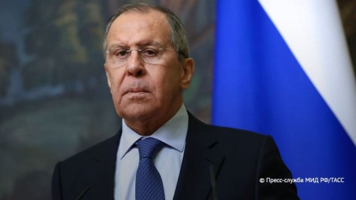 Ответные удары России по территории Украины естественны, преступник должен быть наказан, заявил Лавров