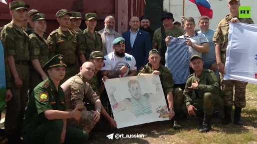 Русские не сдаются: ветеран СВО протащил 24-тонный вагон на протезах