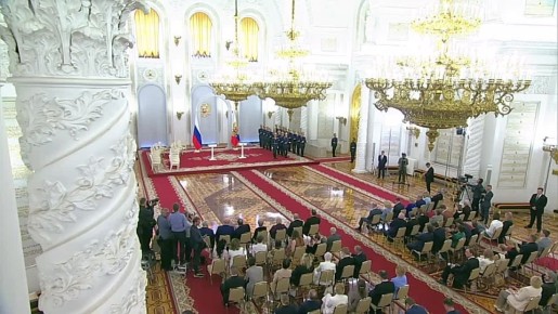 Кадры с церемонии вручения золотых медалей Героям Труда
