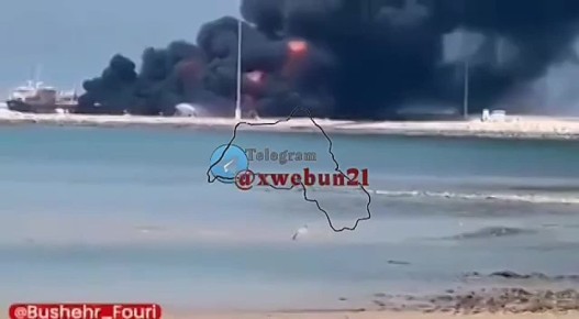 Пожар в порту Бушер после прилета