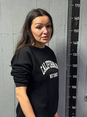 «Ведьма» с ножом: блогершу, оскорбившую бойцов СВО, увезли в психушку