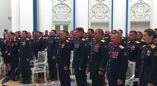 Сергей Марков: Путин с народом! Народный обычай - троекратное, два коротких, третий протяжный: ура! Ура! Ураааа!!! ВВ тоже оказывается так любит