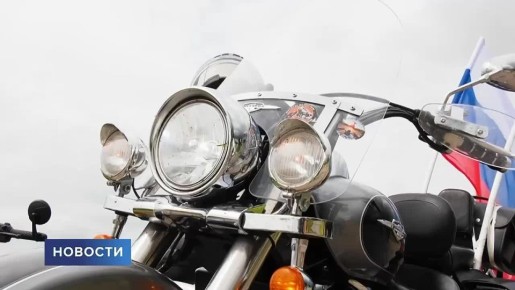 Разговоры с защитниками Родины, масштабный автопробег по улицам города, большой концерт в Зеленом театре и не только — Псков вместе со всей страной отметил День России