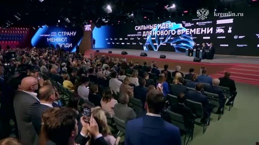 Владимир Путин на форуме «Россия»: роботы, семья и разговор с Трампом