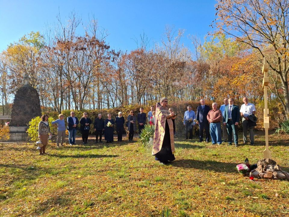 1 ноября с.г. на мемориальном кладбище времен Первой мировой войны, на котором покоится прах 1618 военнослужащих Российской империи и её союзников, Генеральное консульство России в Дебрецене провело памятную акцию по...