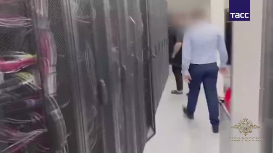 Работу одного из крупнейших Telegram-ботов по распространению персональных данных россиян с ежемесячным доходом от 13 до 16 млн рублей пресекли УБК МВД