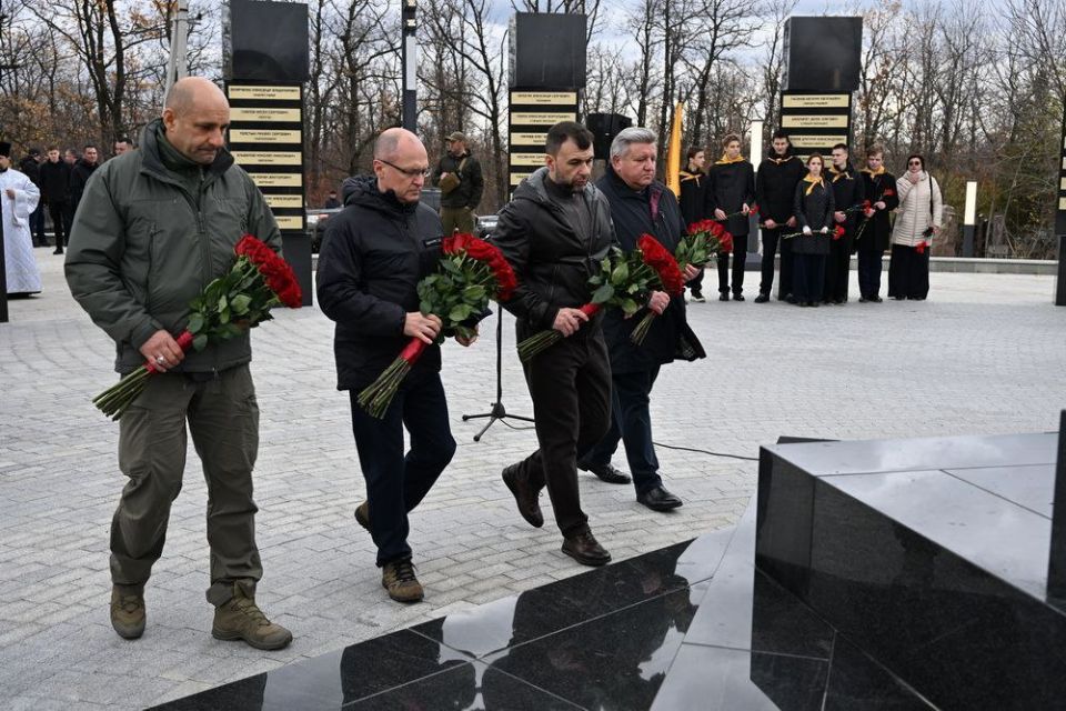 Юрий Котенок: В Донецке, на кладбище "Донецкое море" открыт военно-мемориальный комплекс, посвященный павшим защитникам Донбасса