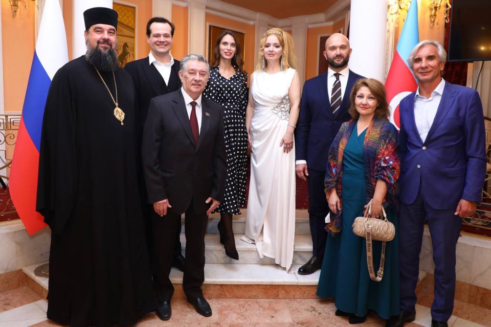 В Посольстве Российской Федерации в Азербайджанской Республике состоялся торжественный концерт, приуроченный ко Дню народного единства и празднованию 100-летия народной дипломатии