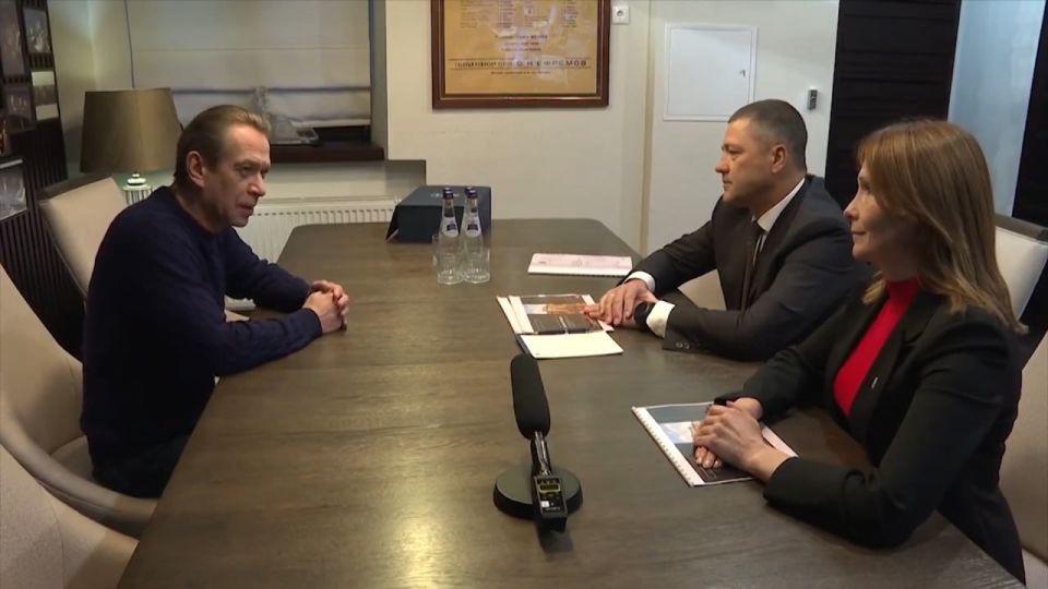 Совместные проекты в области театрального искусства обсудил губернатор Михаил Ведерников с актером театра и кино, художественным руководителем "Московского театра Олега Табакова" и театра "Современник", председателем Союза...