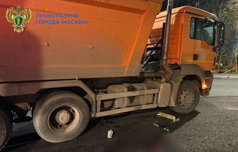 В Зеленограде водитель грузовика сбил на пешеходном переходе 10-летнего мальчика, ехавшего на самокате