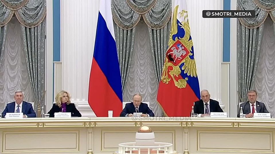 Агрессивная русофобия направлена против всех народов России — Владимир Путин