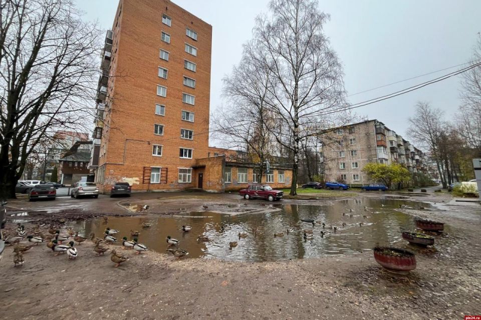 «Лунный ландшафт» во дворах Пскова