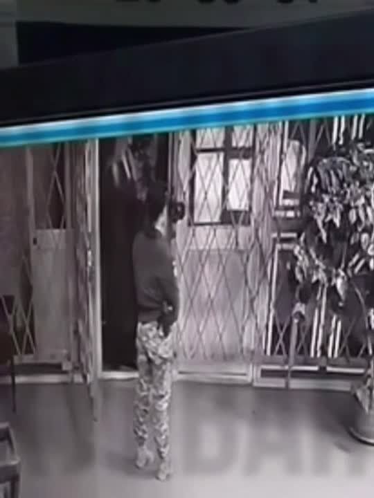 «Расхитительница гробниц» vs ТЦК: украинские военкомы мобилизовали охранника Анджелины Джоли