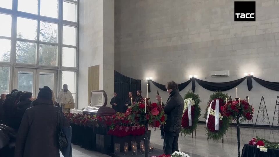 В Москве проходит прощание с режиссером Геральдом Бежановым