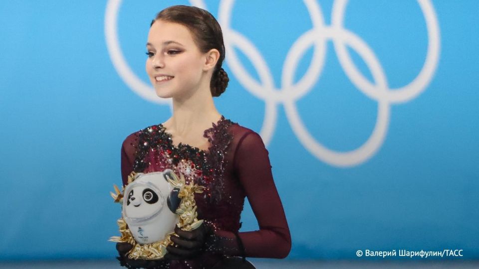 ISU утвердил итоги чемпионата Европы по фигурному катанию 2022 года, присудив победу россиянке Анне Щербаковой, следует из релиза