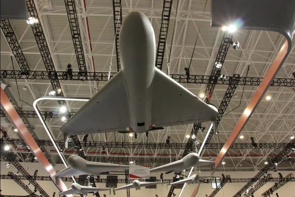 Дрон за $10 000. Китайская корпорация «Норинко» сообщила о выпуске нового разведывательно-ударного дрона-камикадзе «Фэйлун-300D», который впервые был представлен на авиасалоне в Чжухае в прошлом году