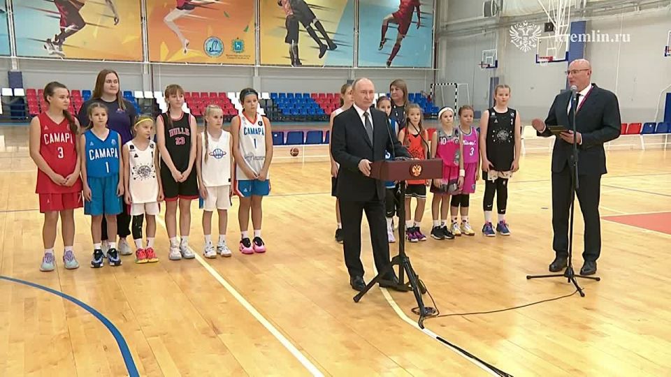 Путин по видеосвязи участвует в открытии спортивных объектов в регионах России