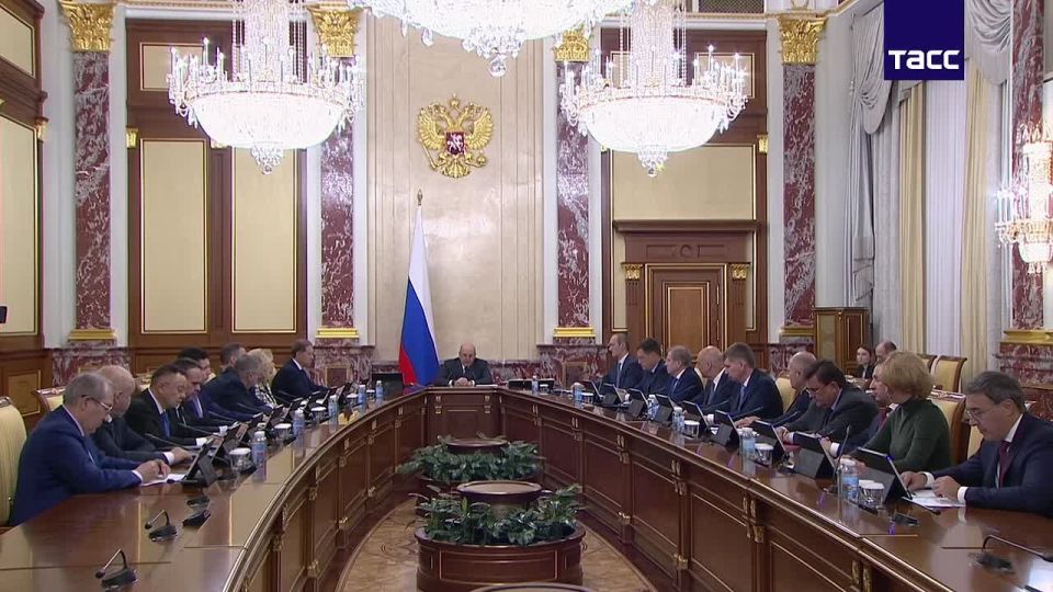 В проекте бюджета РФ предусмотрят дополнительную поддержку для семей с детьми, бойцов СВО, заявил Мишустин