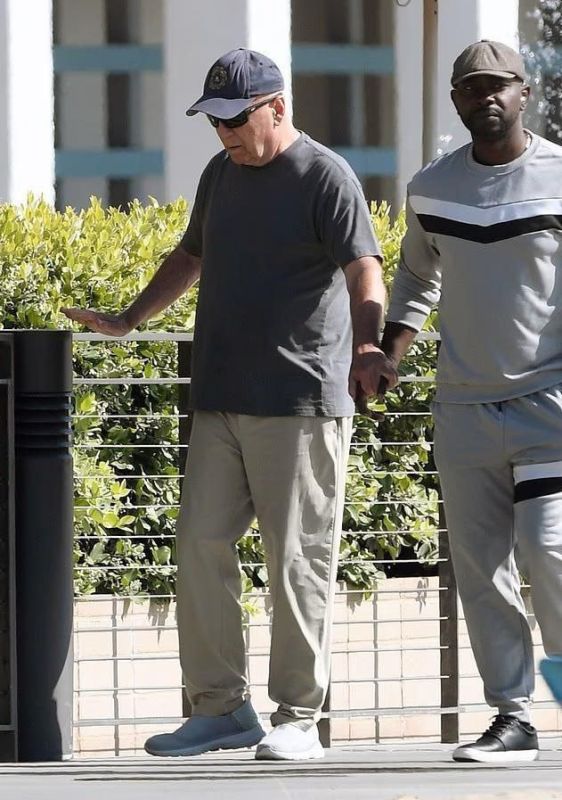 Так сейчас выглядит страдающий деменцией 70-летний Брюс Уиллис