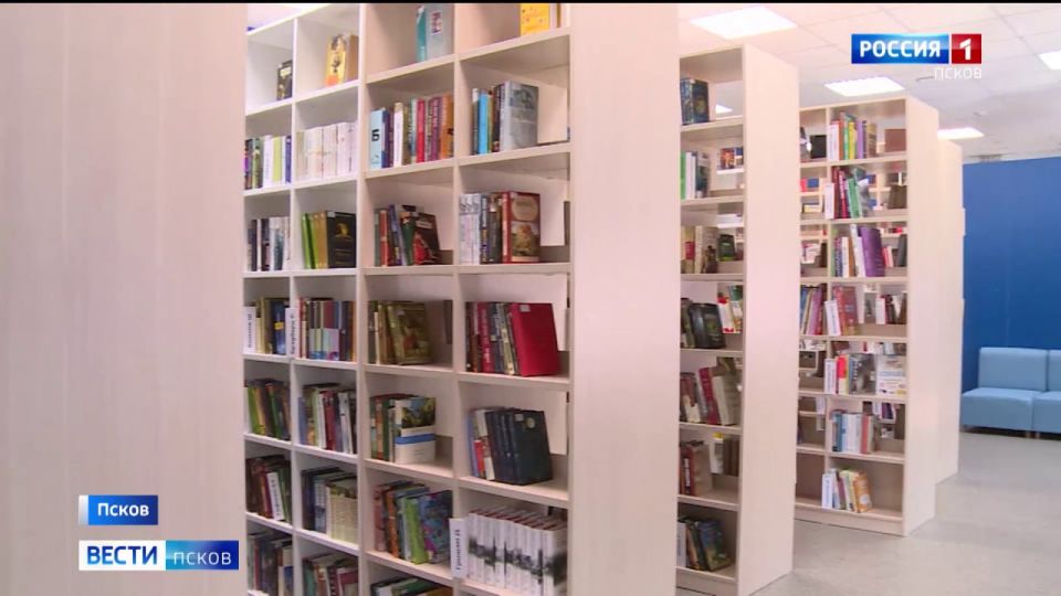 Больше 7 тысяч человек посещает универсальную библиотеку "Родник" им. С. Золотцева в Пскове