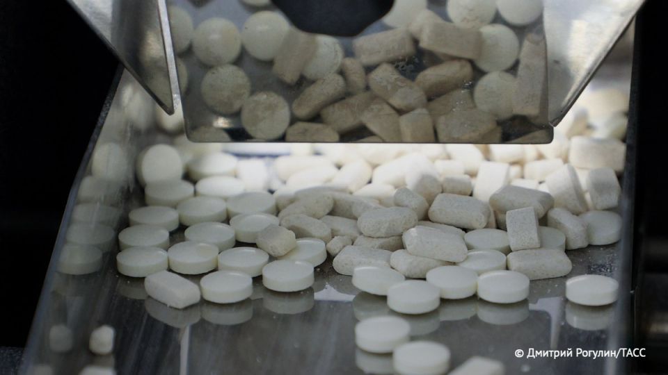 Лаборатория в КНР разрабатывает таблетки для продления жизни, сообщила газета NYT со ссылкой на техдиректора компании Lonvi Biosciences Лю Цинхуа