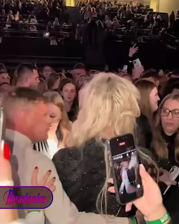 Украинцы не доехали до концерта Лободы в Кишиневе и горланили песни на русском прямо на границе с Молдовой