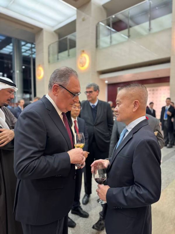 10 ноября Посол России в Китае Игорь Моргулов принял участие в организованном Отделом международных связей ЦК Компартии Китая брифинге для аккредитованных в Пекине глав дипломатических миссий по итогам 4-го пленума ЦК КПК...