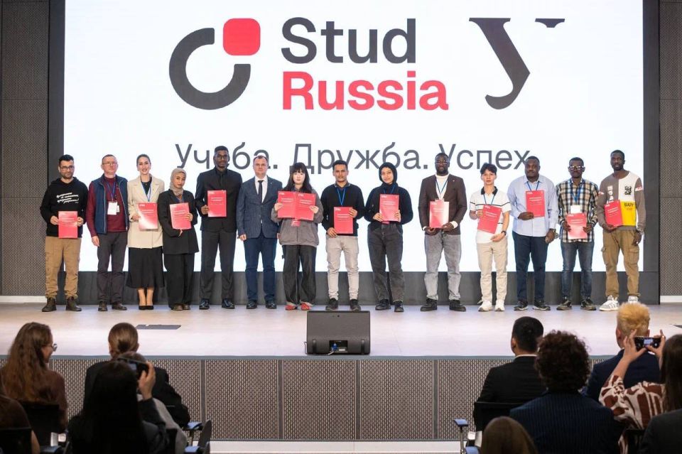 Завершились окружные этапы Всероссийского конкурса для иностранных обучающихся «СтудRussia»