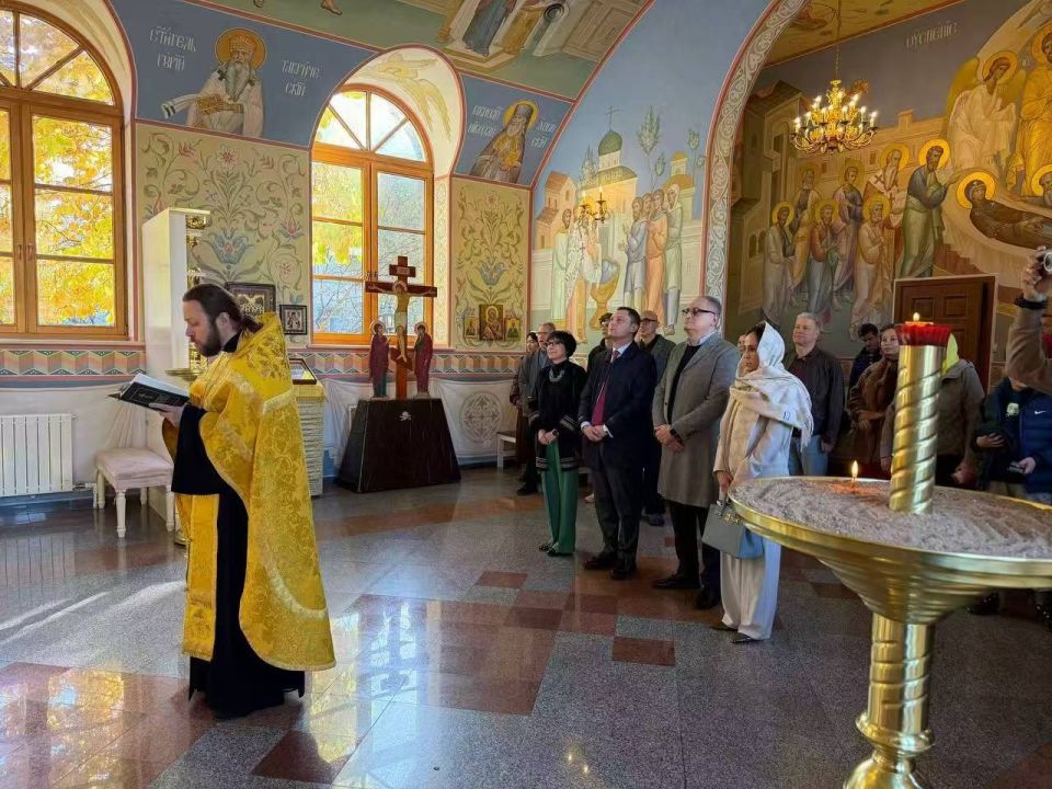 9 ноября в Храме Успения Пресвятой Богородицы на территории Посольства России в Китае по благословению Председателя Отдела внешних церковных связей Московского Патриархата митрополита Волоколамского Антония состоялось...