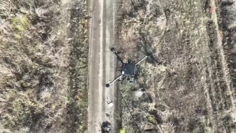 Российский дрон при помощи банки тушёнки сбил украинский БПЛА