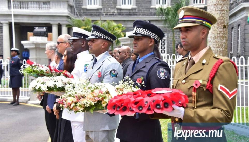 Посол России на Маврикии И.Зейналова приняла участие в церемонии возложения венков по случаю Национального дня памяти погибших в Первой и Второй Мировых войнах