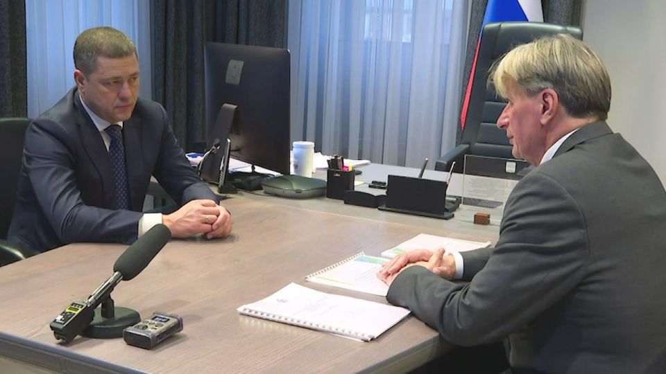 Михаил Ведерников: На рабочей встрече с Министром природных ресурсов и экологии Псковской области Виктором МУСАТОВЫМ обсудили выполнение президентского нацпроекта «Экологическое благополучие», а также водохозяйственных...