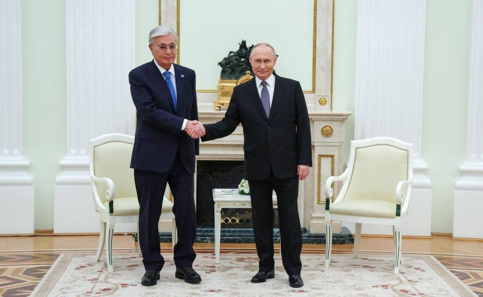 11 ноября в Москве, в Кремле, состоялась встреча Президента России В.В.Путина с Президентом Республики Казахстан К.-Ж.К.Токаевым, который находится в России с двухдневным государственным визитом (11 ноября 2025 года)