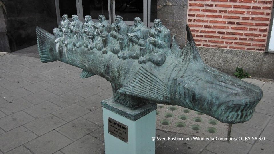 В Швеции похищена бронзовая скульптура "Эмигранты" весом 125 кг, сообщает Smlandsposten