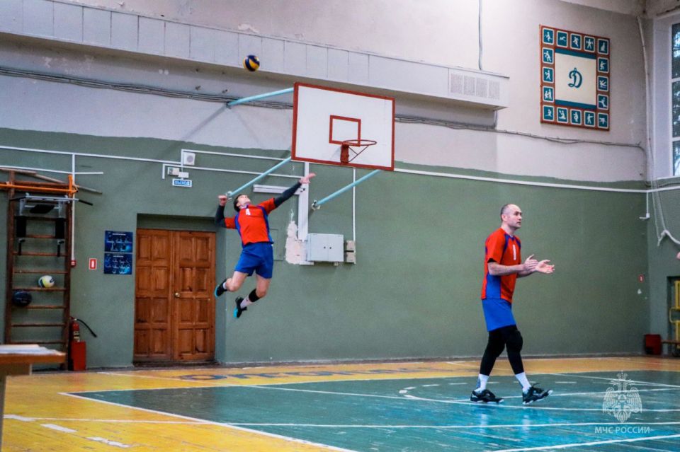 Команда Главного управления принимает участие в Чемпионате по волейболу