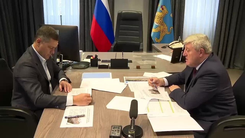 Состоялась рабочая встреча Губернатора Псковской области Михаила Ведерникова с сенатором Алексеем Наумцом