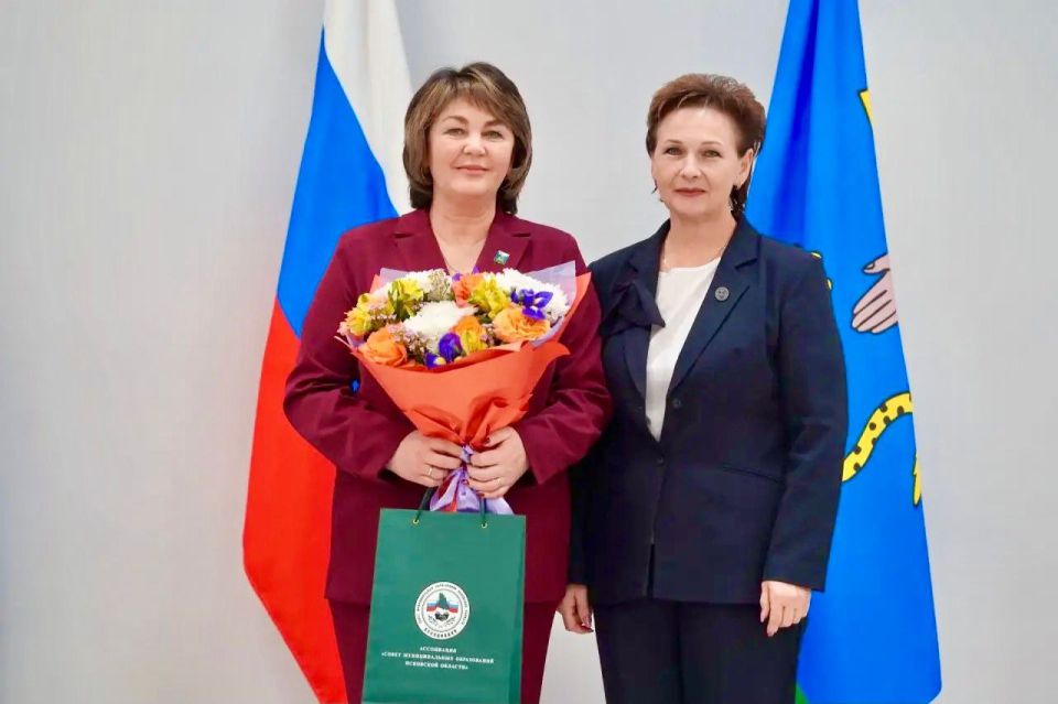 Вера Кондратьева: ПОЗДРАВЛЯЮ. Сегодня поздравила со вступлением в должность главы Псковского муниципального округа Наталью Федорову, кандидатура которой депутатами окружного Собрания была поддержана единогласно