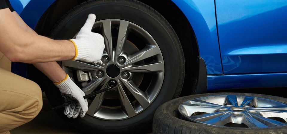 Госавтоинспекция Псковской области призывает автовладельцев не затягивать с заменой резины