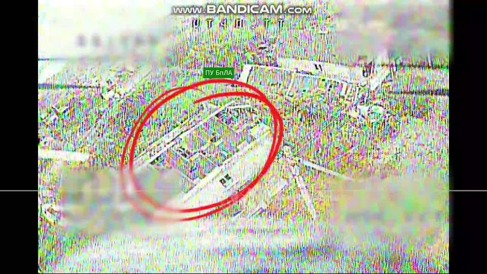 Небольшая свежая подборка боевой работы гвардейцев 215-го разведбата и батальона беспилотных систем! Пункты управления БПЛА противника и антенны усилители - одни из наиболее популярных целей на данный момент!