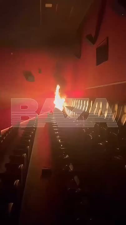 Подросток с канистрой бензина поджёг зал кинотеатра во время сеанса
