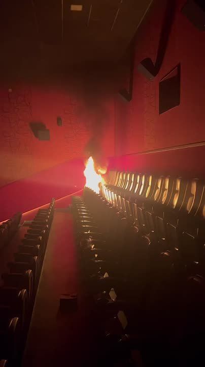 Подросток поджог кинозал и сорвал сеансы в московском ТЦ «Авиапарк»