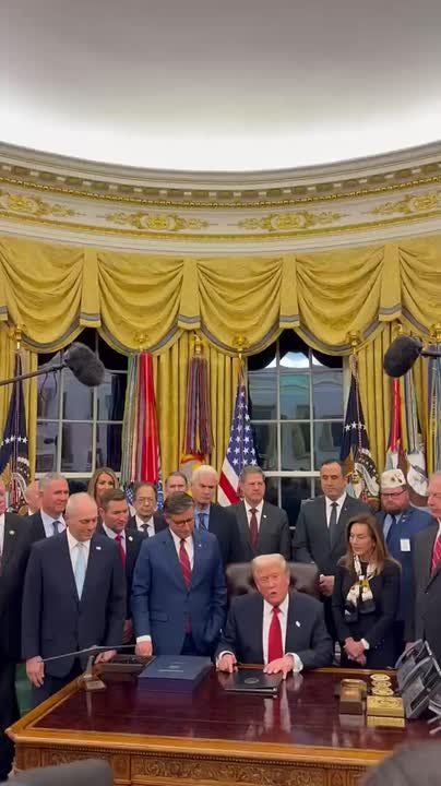 Юрий Подоляка: Трамп подписал временный бюджет до 30 января